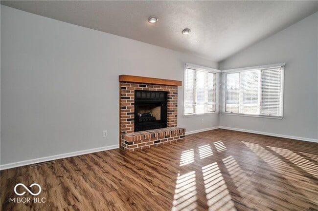 Building Photo - 802 Westridge N Dr