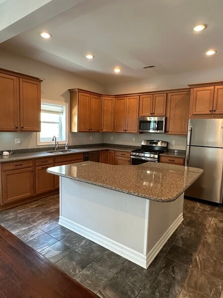 Building Photo - 125 Division St