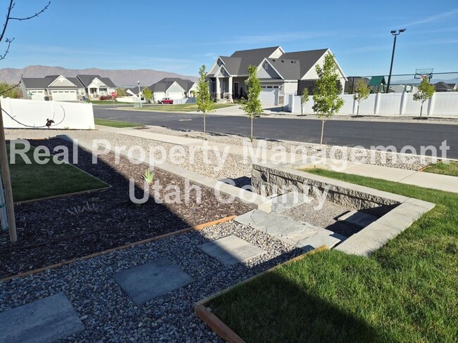 Building Photo - 1624 S 210 W