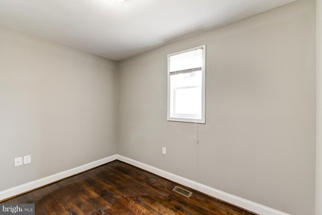 Building Photo - 707 Congress St SE