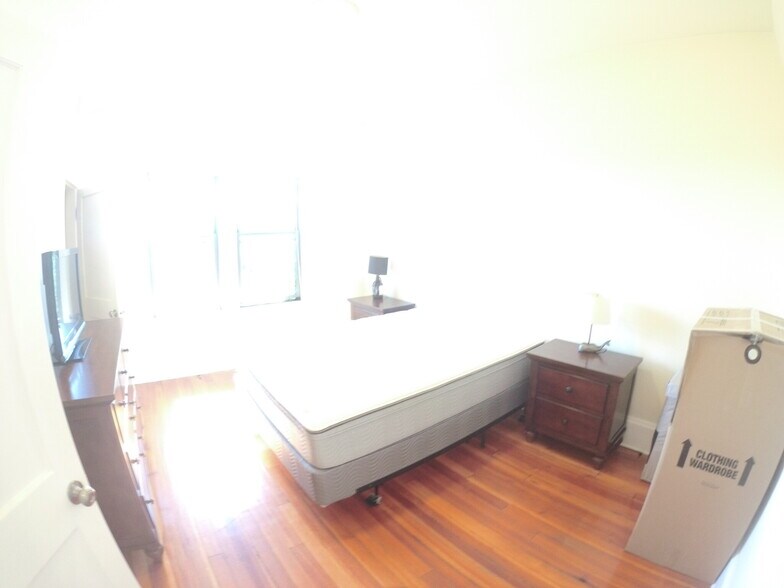 Building Photo - 1463 Beacon St