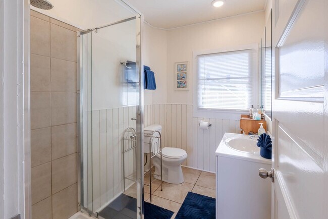 Building Photo - 640 S Columbia St