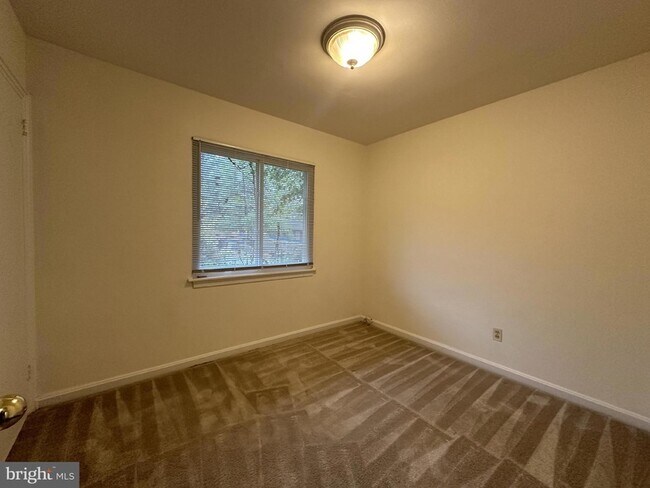 Building Photo - 2237 Highland Ave