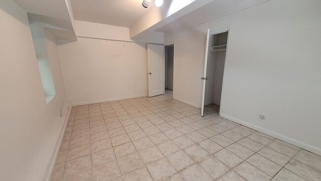 Building Photo - 275 Maple Ave