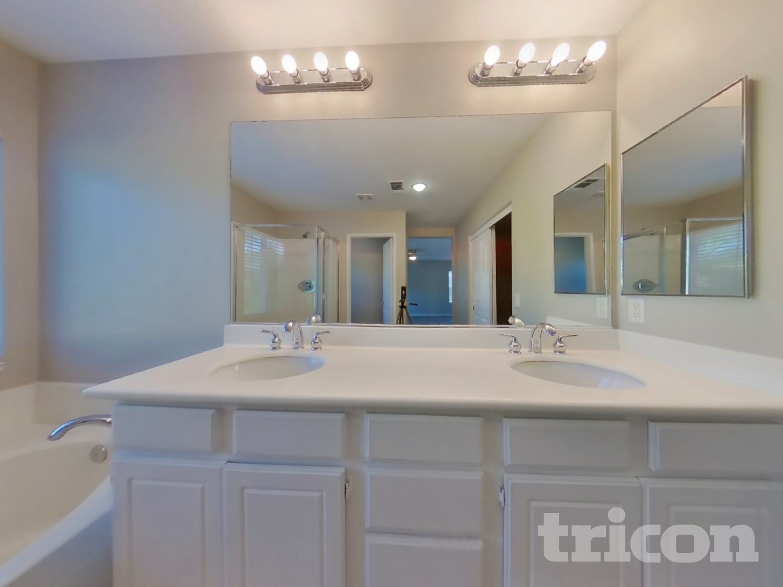 Building Photo - 33558 Iris Ln