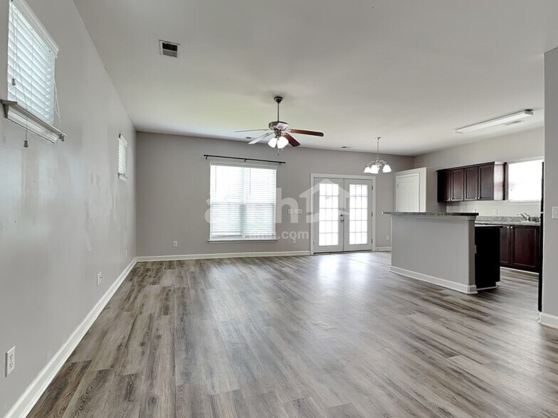 Building Photo - 15 Summer Hill Ct
