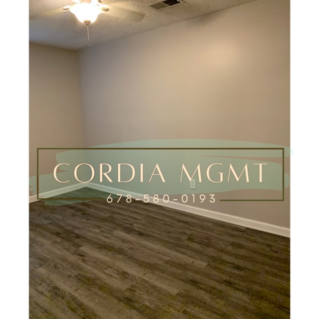 Building Photo - Simple and Updated Ranch Style Home and Beautiful Back Yard 3 bedroom 2 bath Home