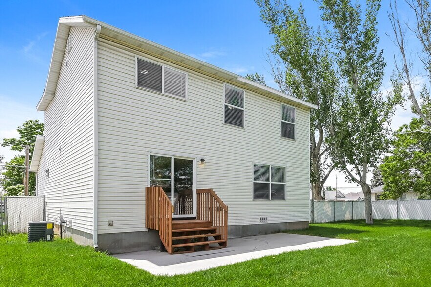 Building Photo - 827 Flint St