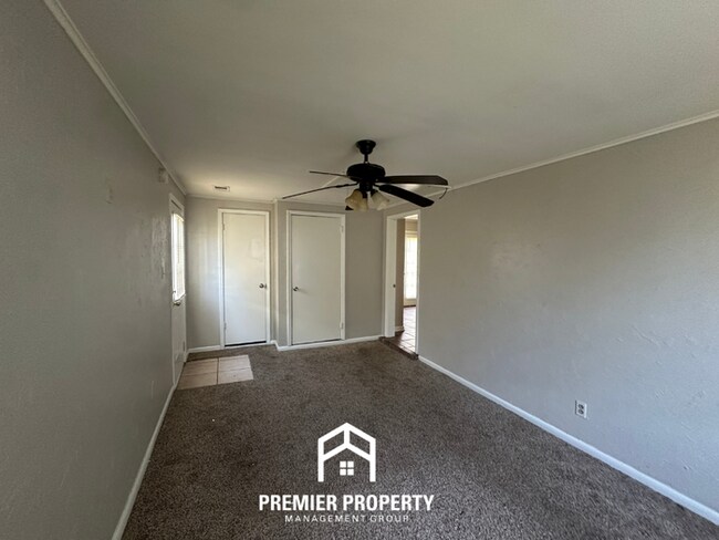 Building Photo - Move-In Ready 4 Bedroom Rental in 38134 Ã¢?? Hardwood Floors & Open Kitchen
