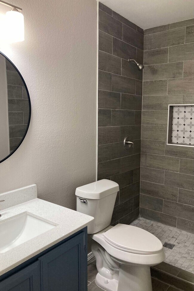 Building Photo - 405 Poblano Dr