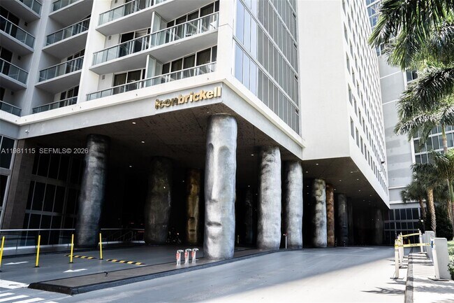 Building Photo - 495 Brickell Ave