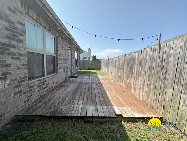 Building Photo - 438 Bay Oaks Dr