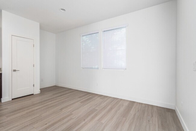 Building Photo - 2327 S Wycliff Cir