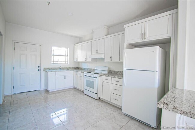 Building Photo - 16 W Dallas Ave