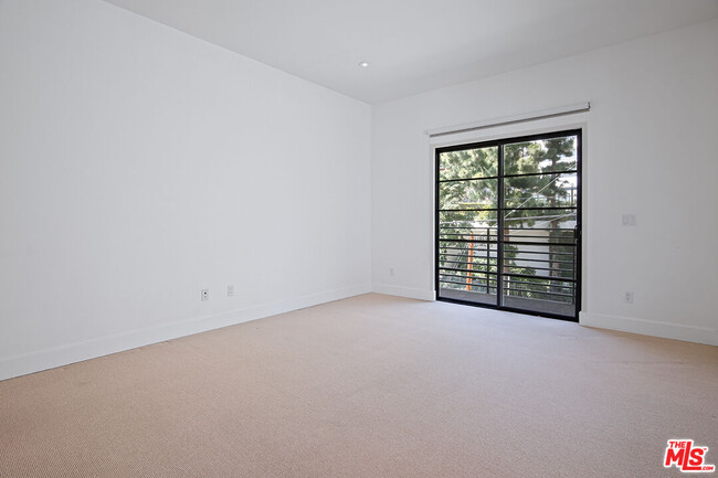Building Photo - 8788 Shoreham Dr