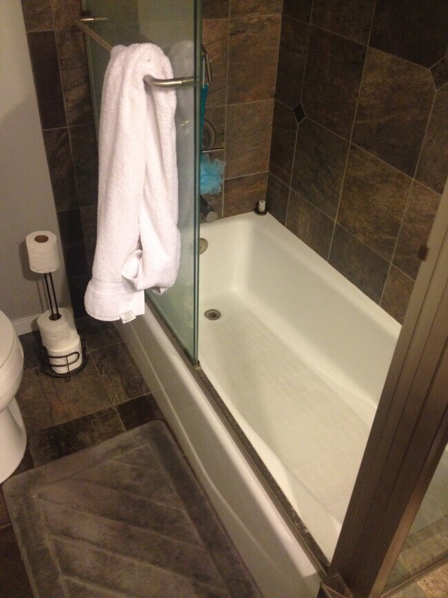 Building Photo - 6 3rd Pl