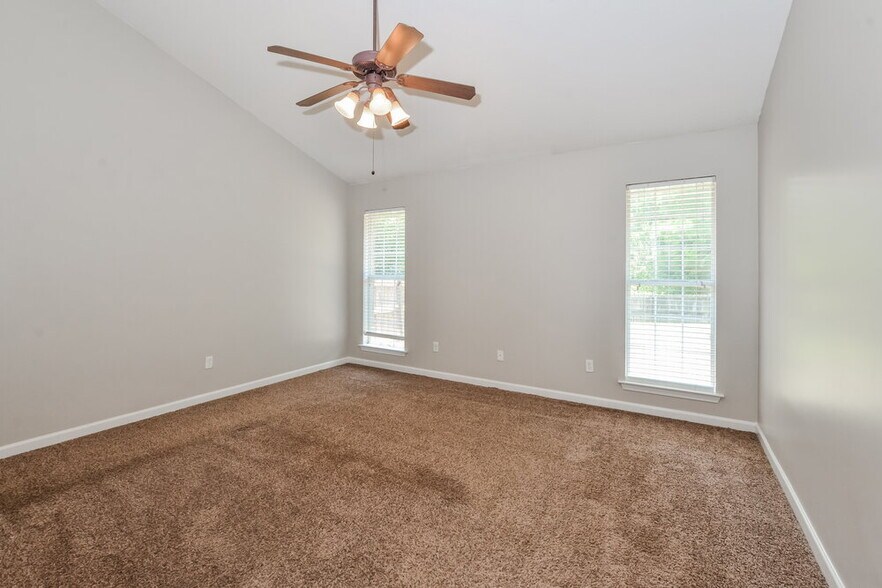 Building Photo - 13141 Sandbourne S