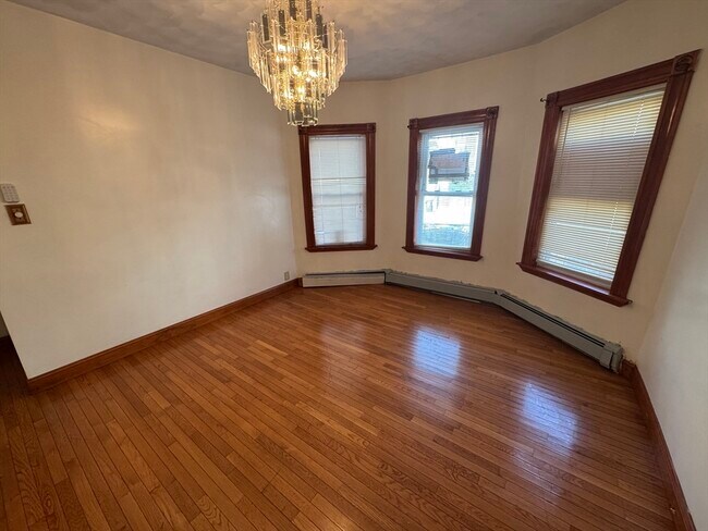 Building Photo - 374 Bowdoin St