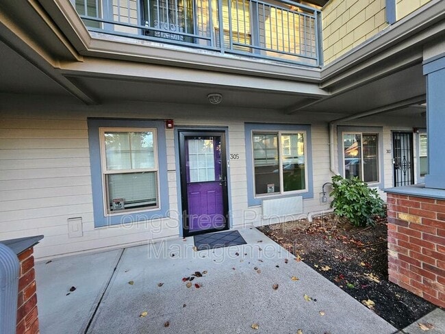 Primary Photo - 9837 NE Irving St