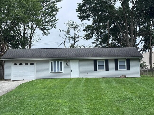 Building Photo - 319 Hickory Dr