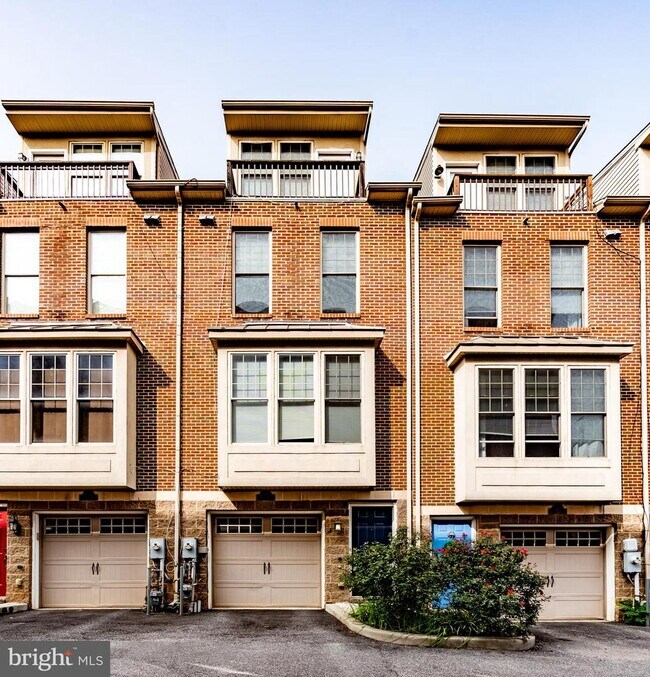 Building Photo - 530 Canton Ct