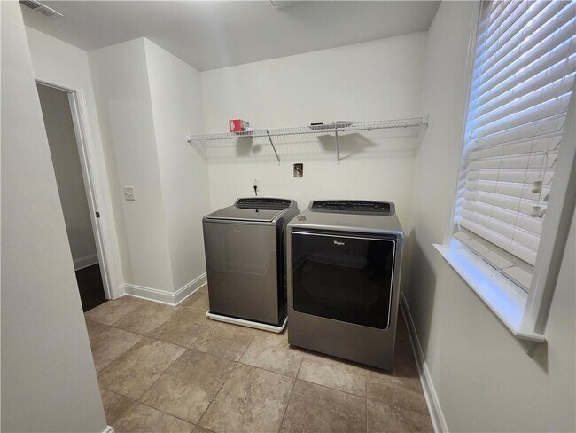 Building Photo - 830 Grove Valley Dr