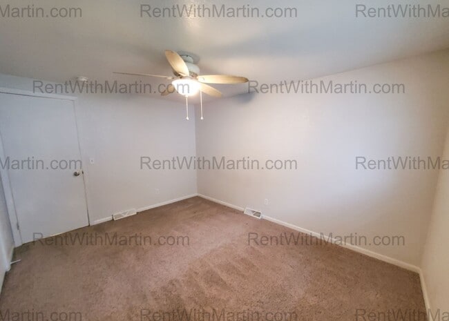 Building Photo - 3 Bedroom, 2 Bath & Main floor laundry- 6t...