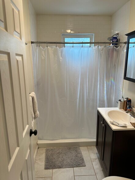 Building Photo - 66 Brock St