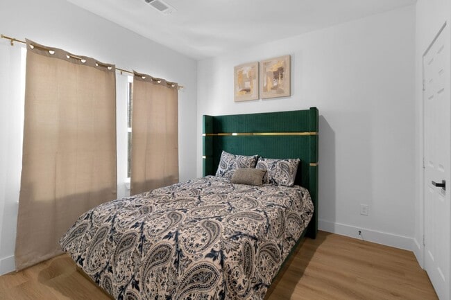 Building Photo - 6726 Dumble St