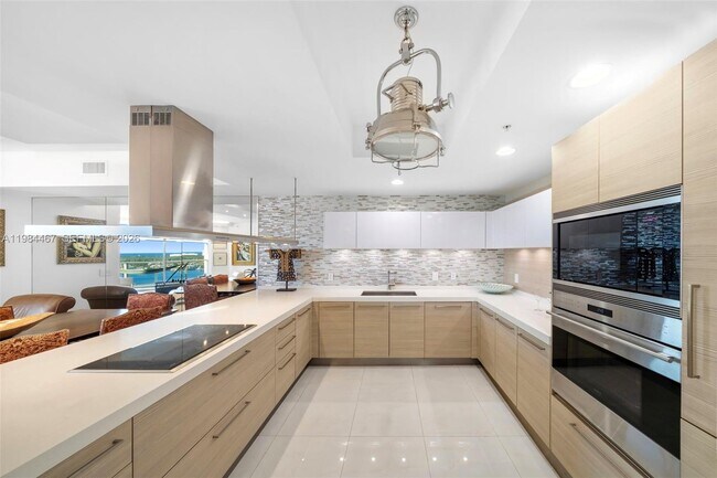 Building Photo - 17301 Biscayne Blvd