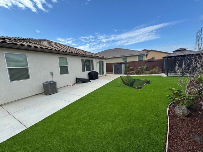 Building Photo - Modern 3 Bedroom, 2 Bath Home Built in 202...