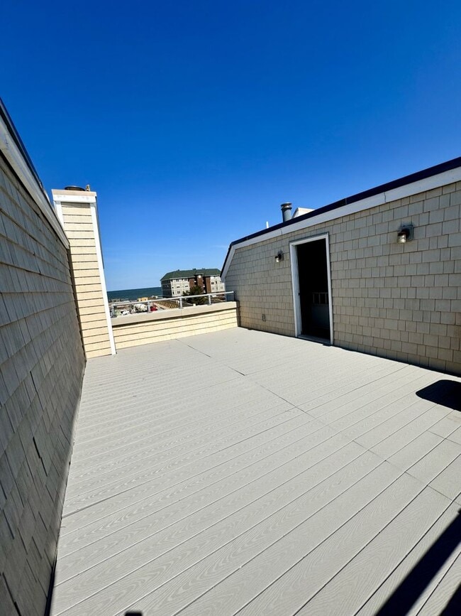 Building Photo - LYNNHAVEN SHORES - Starfish Condo
