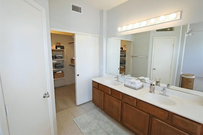 Building Photo - 1107 W Whitten St