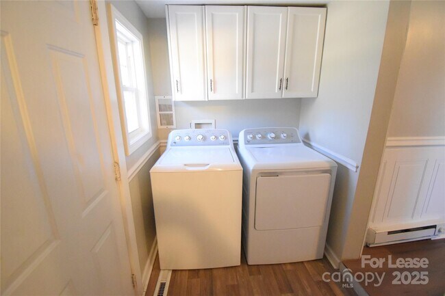 Building Photo - 337 Fox St SW