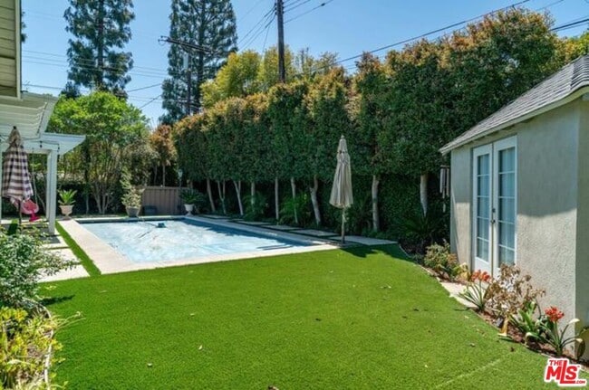 Building Photo - 5501 Cantaloupe Ave