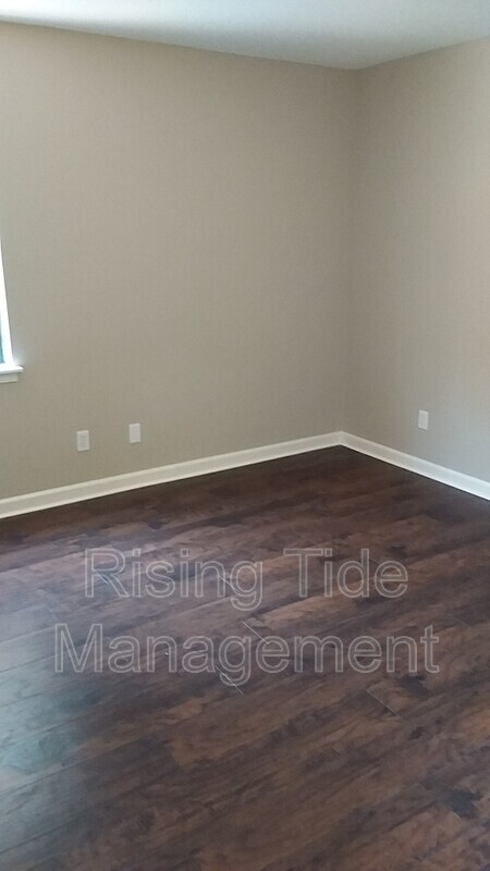 Building Photo - 627 Tambay Dr