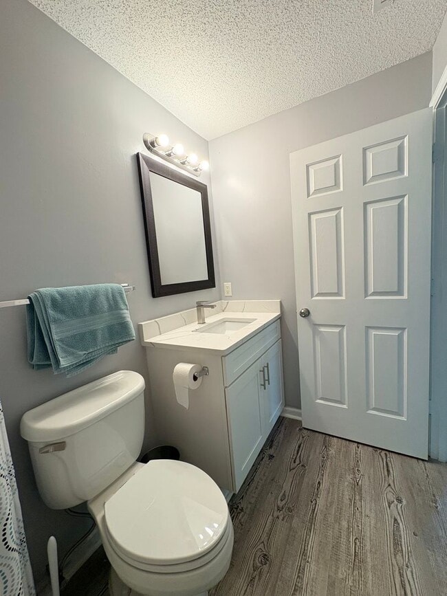 Building Photo - Welcome To The Estates At Westbury