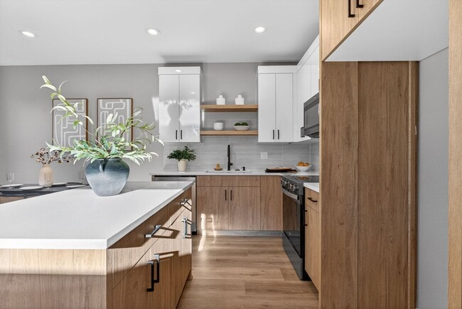 Building Photo - 10907 SE Home Ave