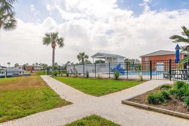 Building Photo - 4000 Gulf Terrace Dr