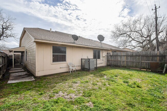 Building Photo - Nice duplex is back on the market