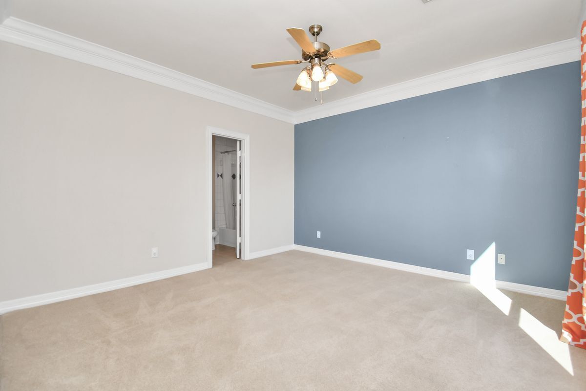 Building Photo - 833 Rosine St