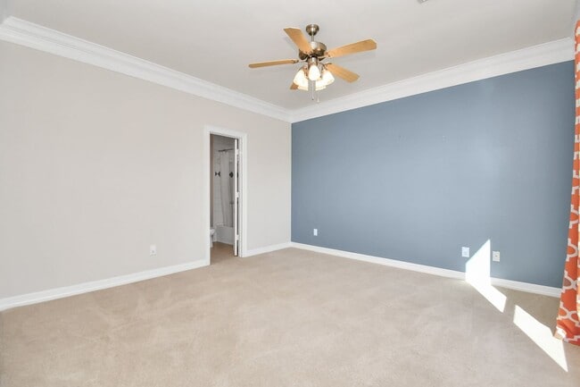 Building Photo - 833 Rosine St