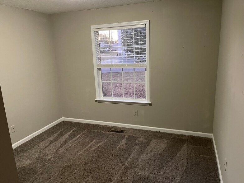 Building Photo - 1604 Baucom Dr