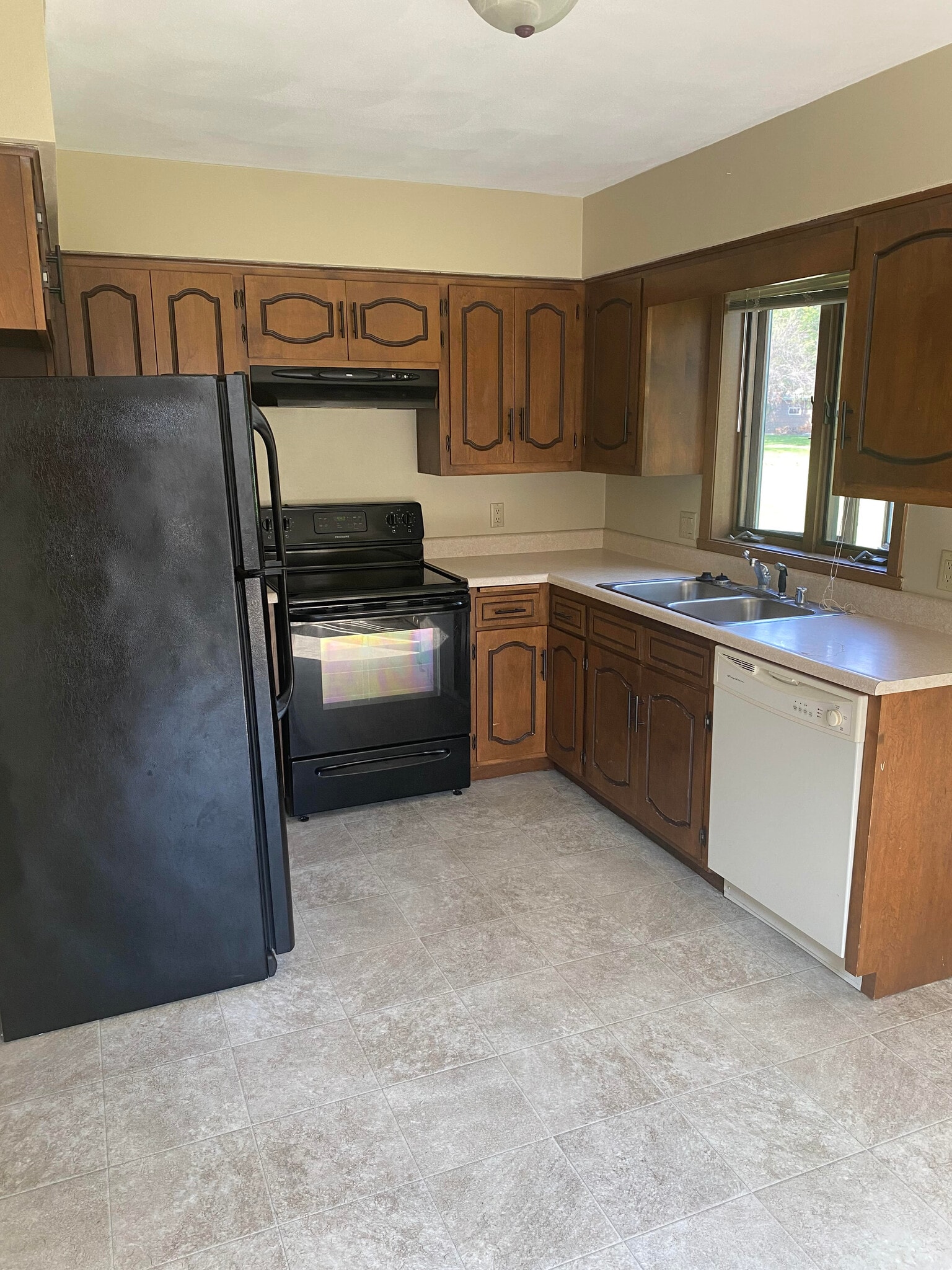 kitchen - 686 Trailsway Ln
