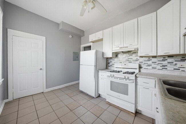 Building Photo - 7056 S Parnell Ave