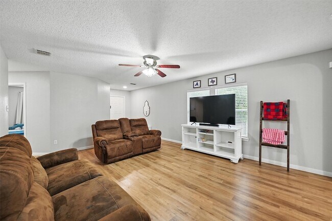 Building Photo - 636 Capricorn St