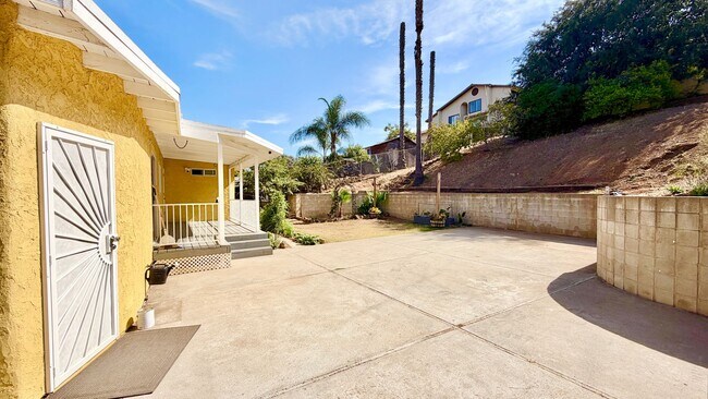 Building Photo - 1280 Alturas Rd