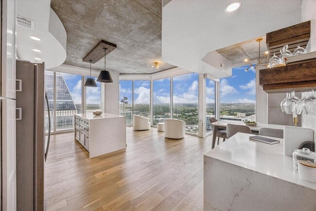 Building Photo - 360 Nueces St