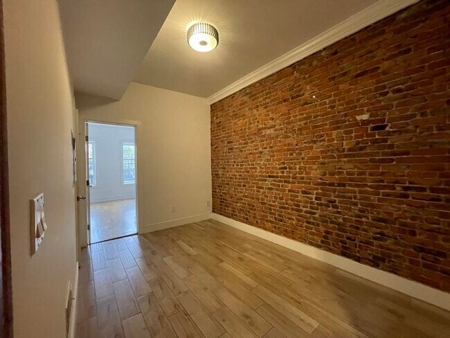Building Photo - 492 Broadway