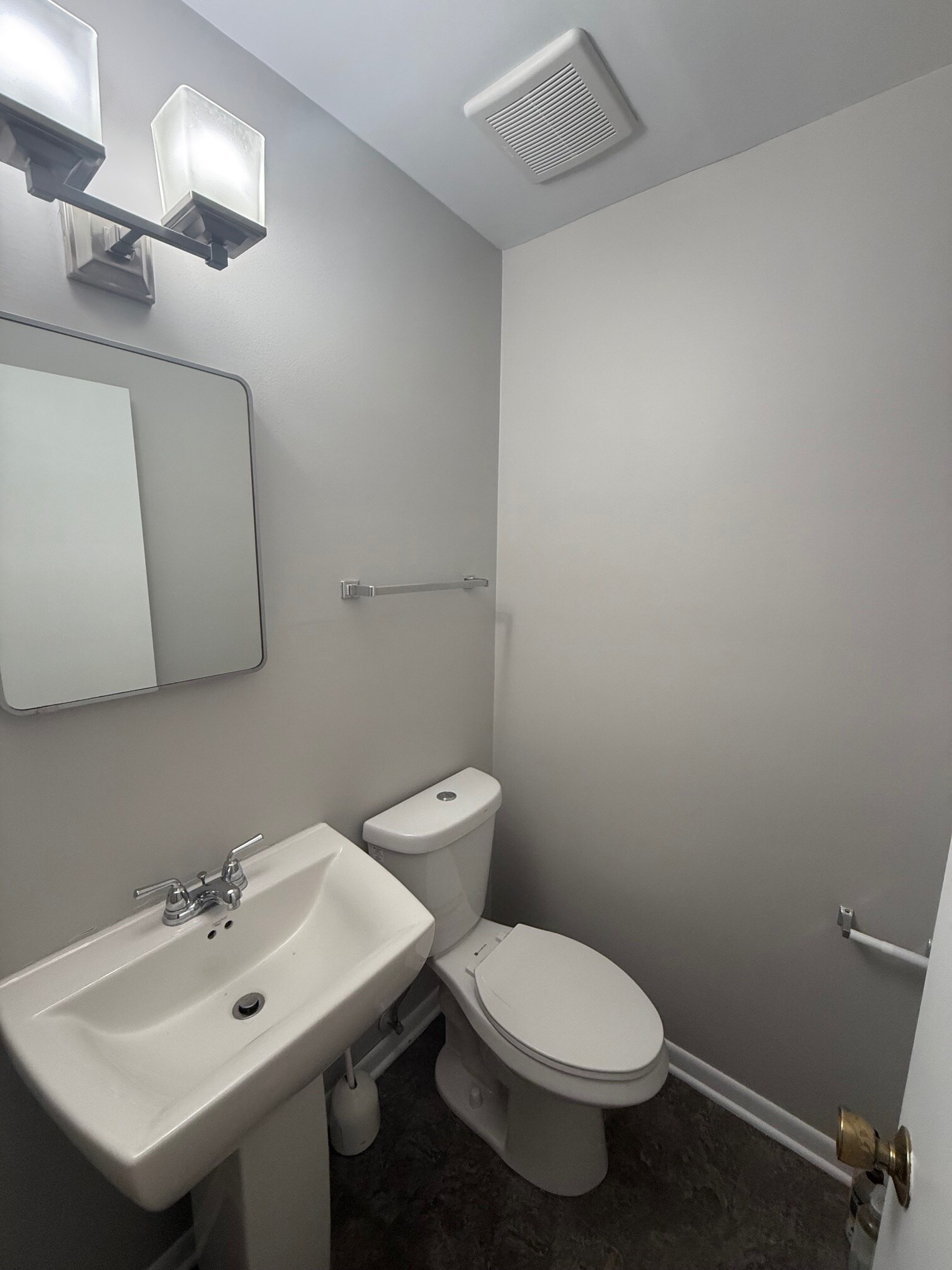 Bath 2 (1/2 bath) - 10351 Milford St